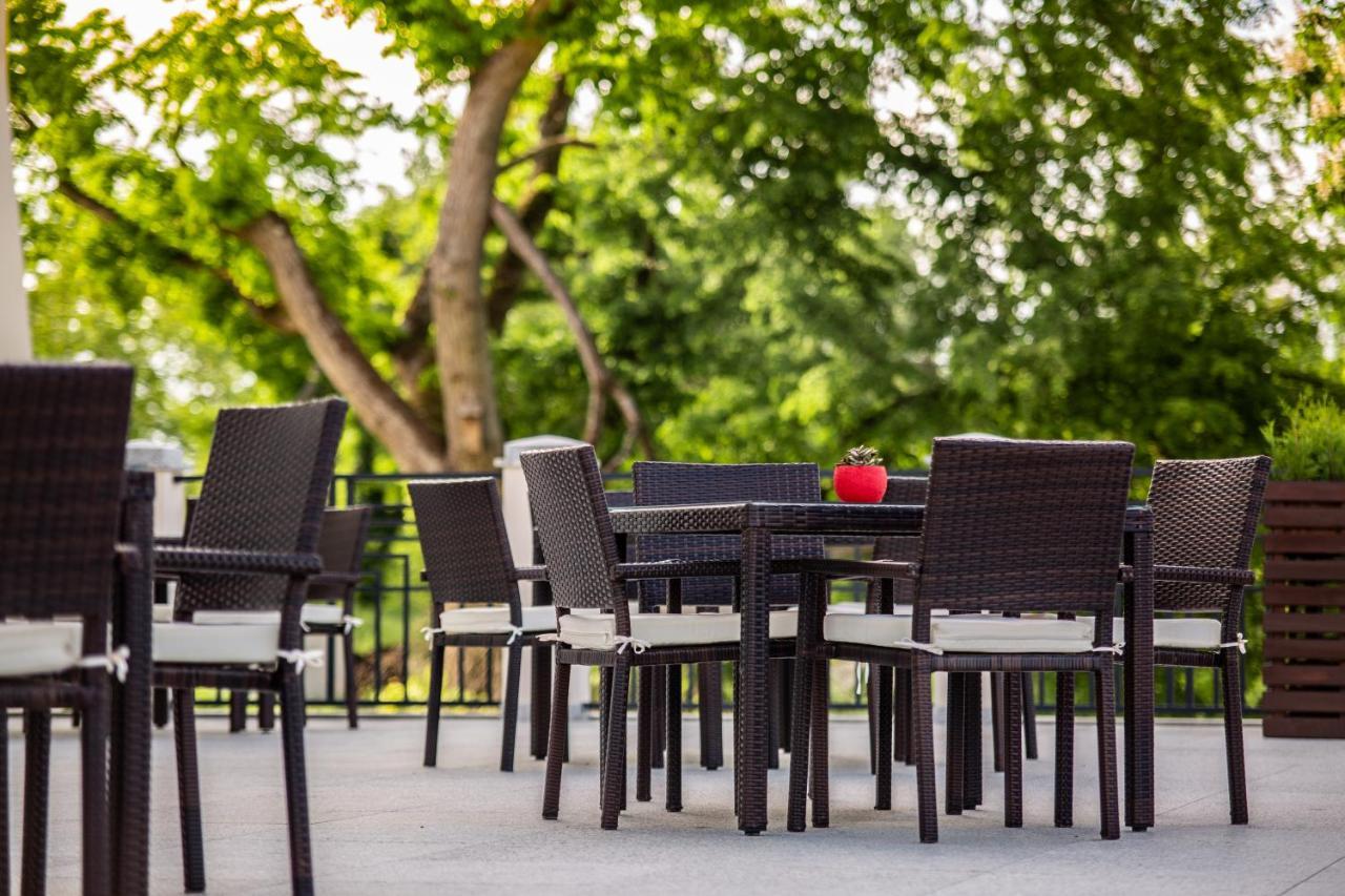 Palac Komierowo Sępólno Krajeńskie Exterior foto